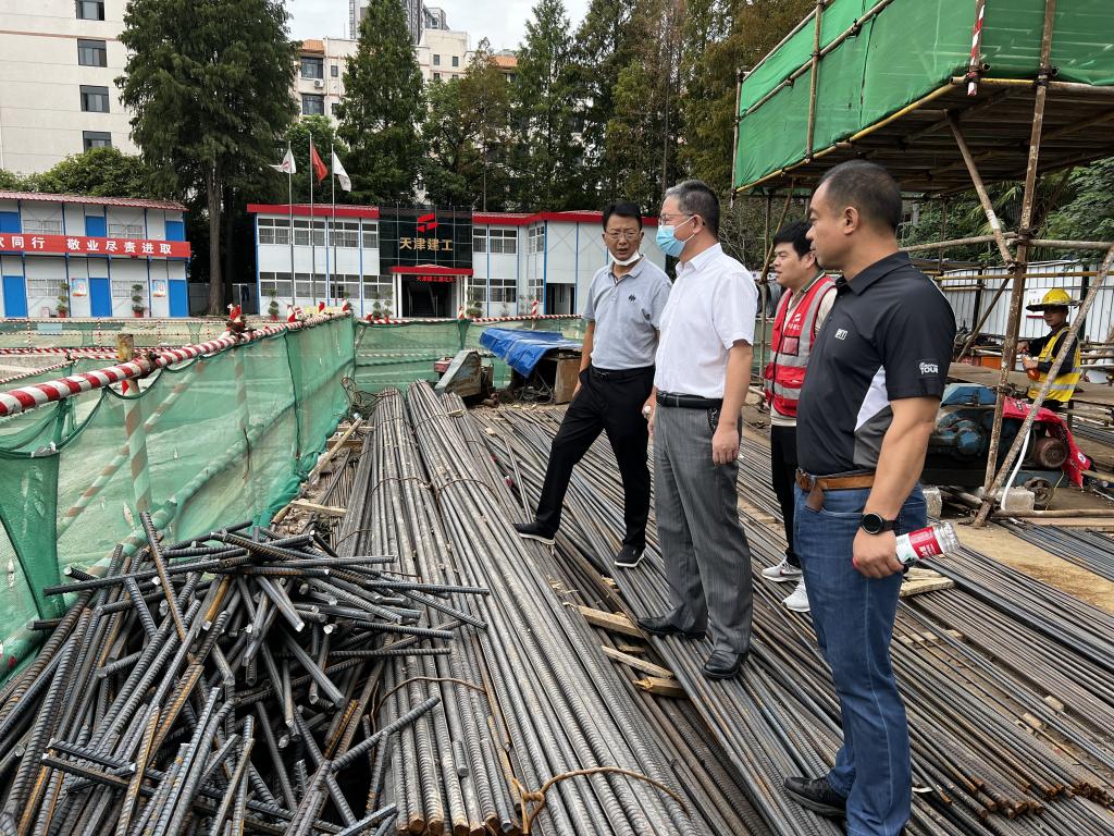 檀坤华检查督导校内疫情防控工作和重点工程建设项目