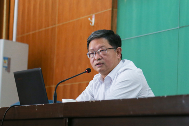 檀坤华为知行学院党员干部作专题辅导报告